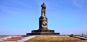Памятник В.Чкалову