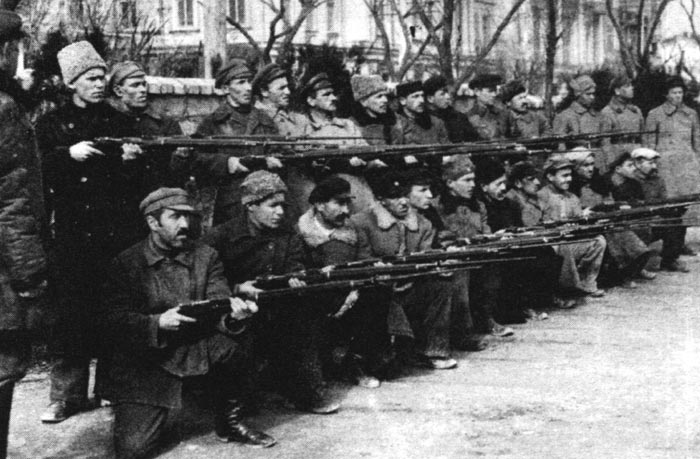 Доблестные красноармейцы расстреливали и раненых, и медперсонал их лечивший
