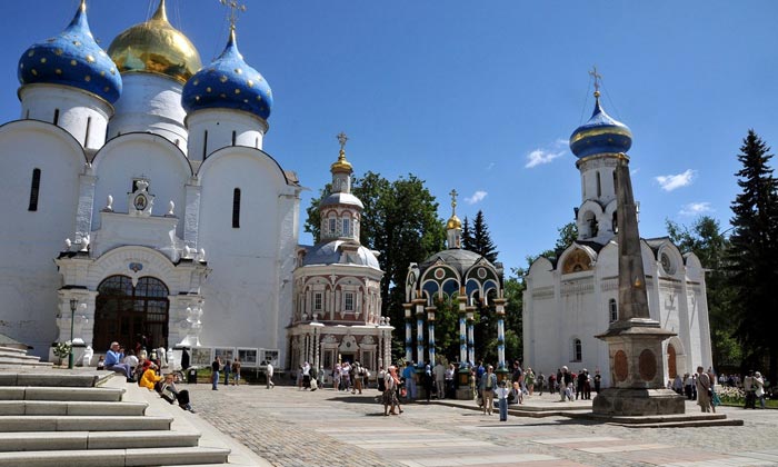 На Соборной площади Троице-Сергиевой Лавры На Соборной площади Троице-Сергиевой Лавры