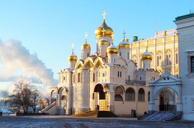 Благовещенский собор и сегодня является достойным украшением Соборной площади Кремля