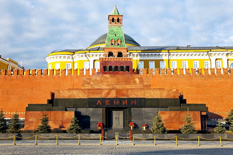 С 1930 года Мавзолей стал органичной частью ансамбля Красной площади