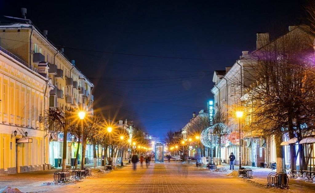Трехсвятская прогулочная улица в декабре
