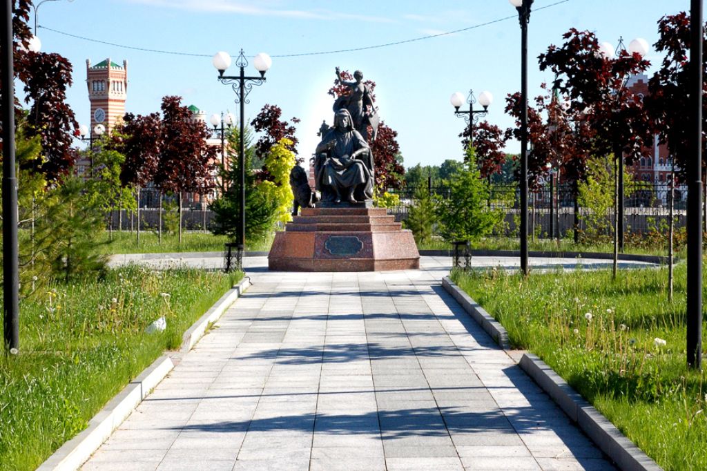 У Памятника Медичи сходятся все парковые аллеи