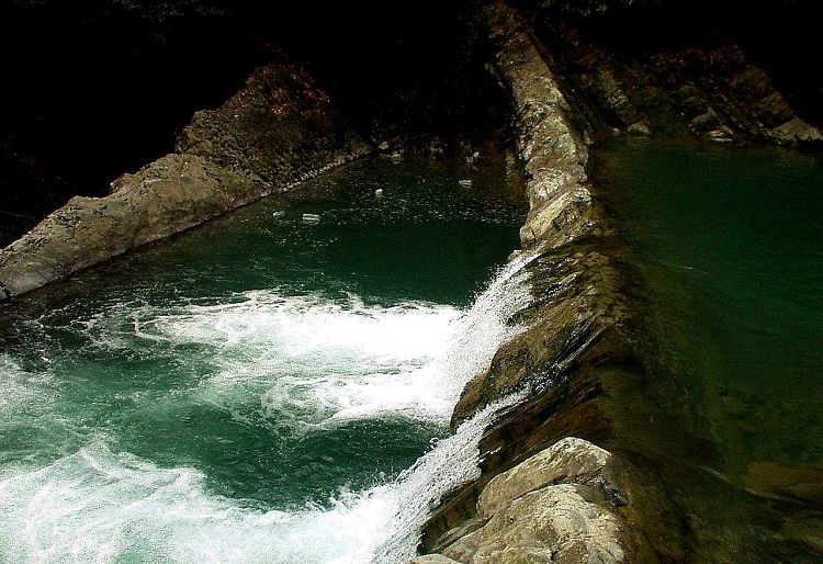Дагомысские корыта - это удивительный каскад естественных водоемов