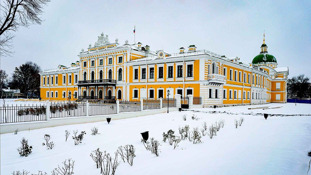 Императорский дворец в январе