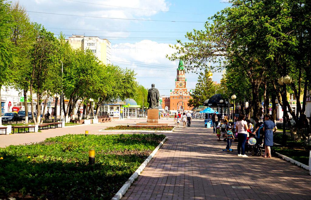 Бульвар Чавайна - одно из красивых и располагающих к релаксу территорий города
