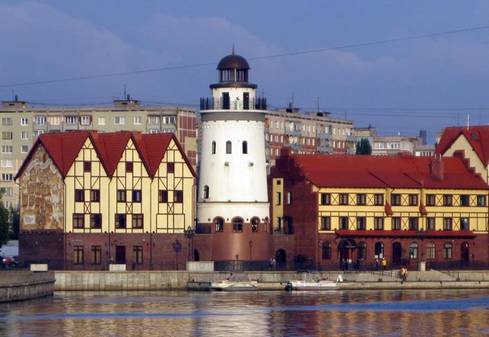 Башня маяк в рыбной деревне в Калининграде
