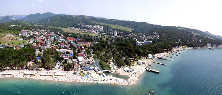 Дивноморское находится на открытом морском побережье