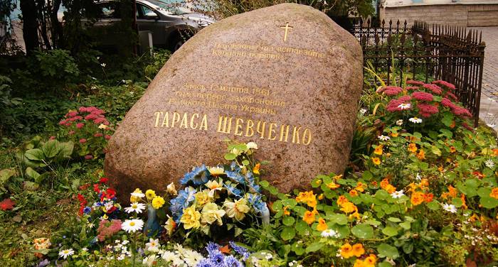 На Смоленском кладбище находилась первая могила Т.Шевченко