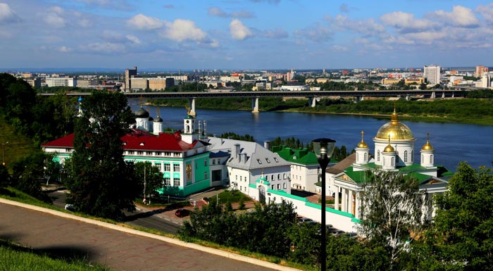 Нижегородский Благовещенский монастырь на берегу Оки