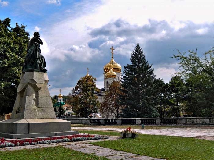 Лермонтовский сквер в Пятигорске