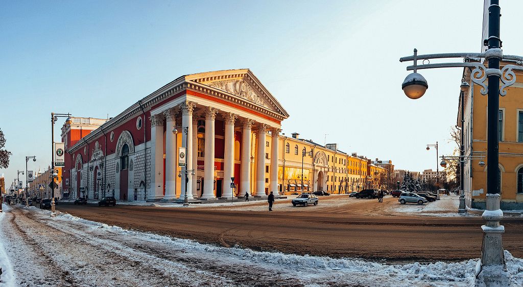 Здание областного академического театра