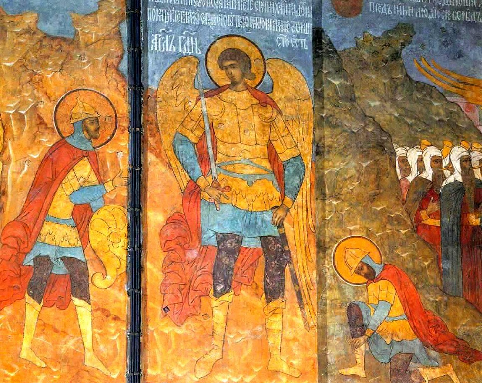 Большое место на стене храма отведено изображению Архангела Михаила