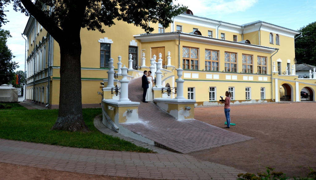 Свадебная фотосессия в интерьере Губернаторского Дома