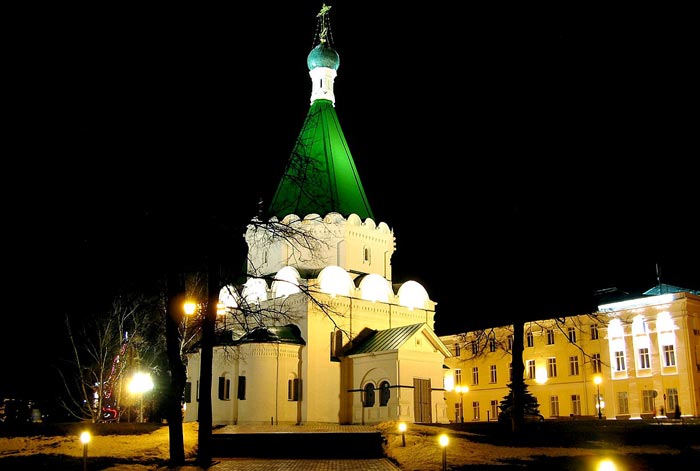 Собор Архангела Михаила в Нижегородском Кремле с ночной подсветкой