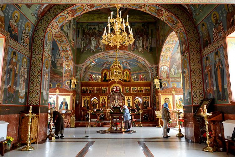 Сегодняшний Свято-Успенский собор расписан восточно-славянскими сюжетами