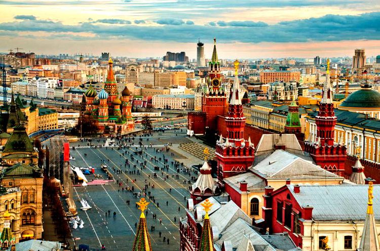 Красная площадь - это не только исторический центр Москвы. Это центр России