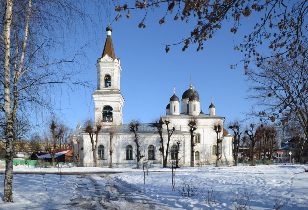 Собор Белая Троица зимой