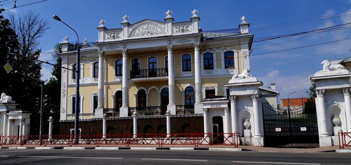На Большой Октябрьской улице