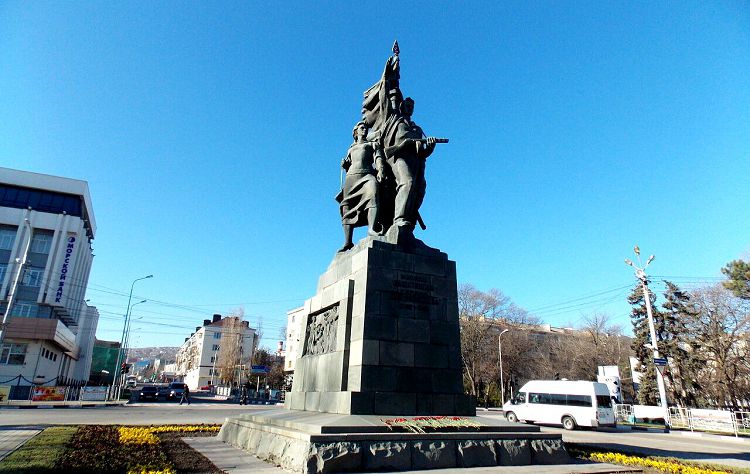 Памятник Освободителям Новороссийска - один из монументальных в городе