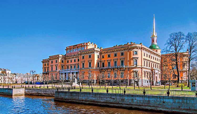 Михайловский замок Павла Первого в Петербурге