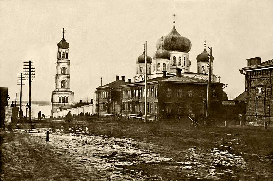 Сретенский храм и колокольня Иверского монастыря в нач.20 века