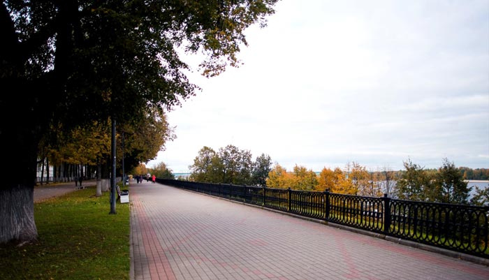 Волжская набережная в Ярославле