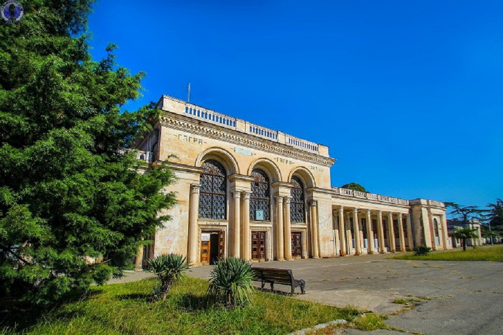 Заброшенный вокзал курорта