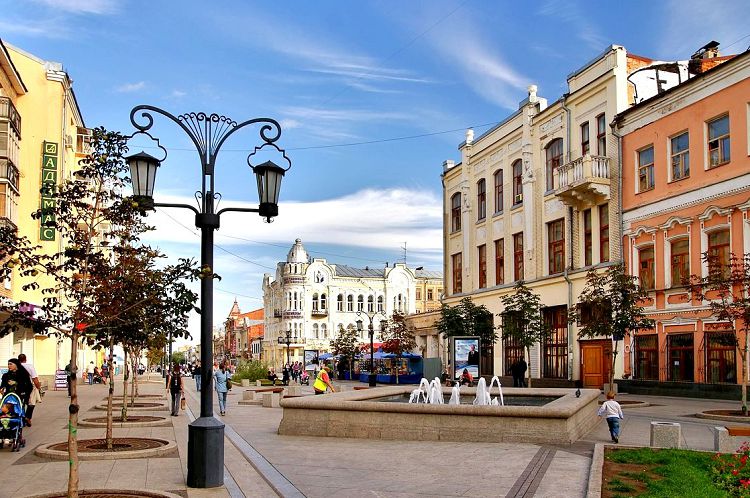 На Ленинградской улице сохранилась архитектурная застройка конца 19-начала 20 вв
