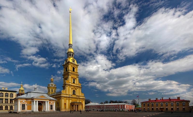 Купол Петропавловского собора ( слева от Колокольни)