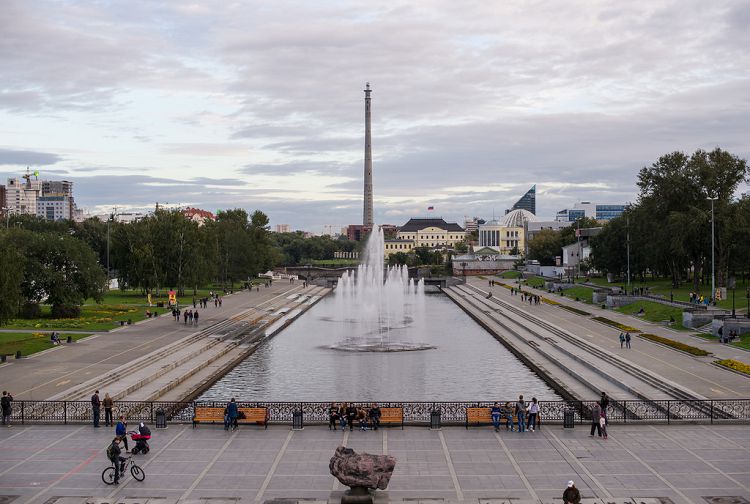Отдых около плотинки в Екатеринбурге
