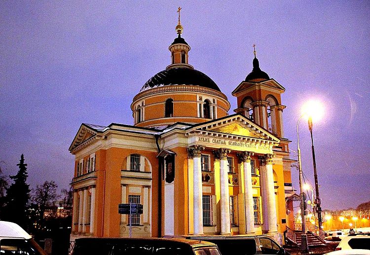 Варваринский храм - яркий образец классического архитектурного стиля