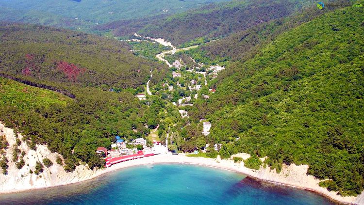 Хутор Джанхот тянется вглубь материка на пять километров
