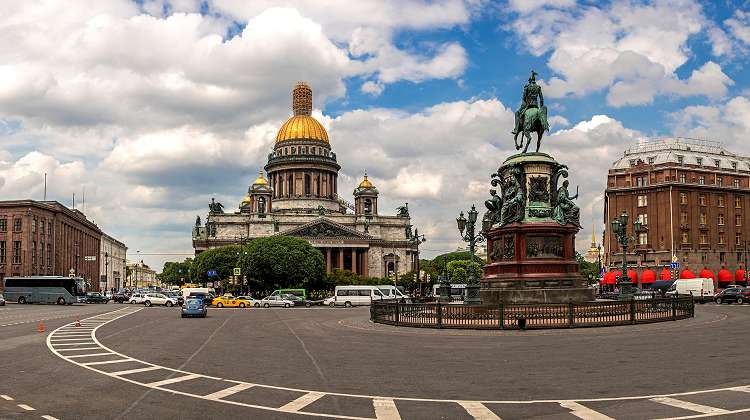 Исаакиевская площадь и сегодня находится в центре всех городских событий
