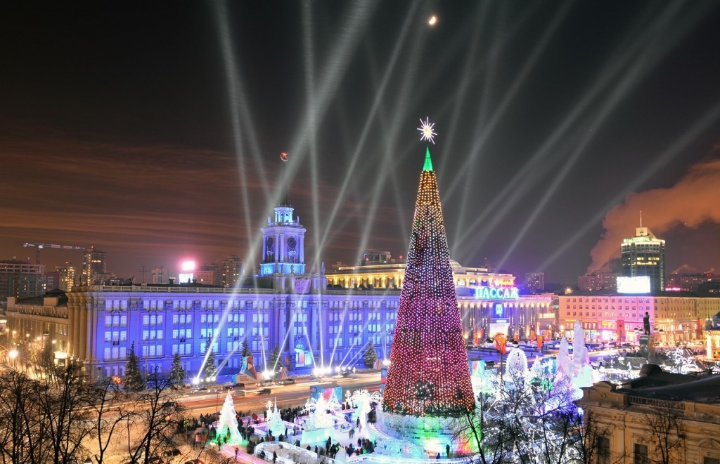 Новогодняя елка на главной площади города