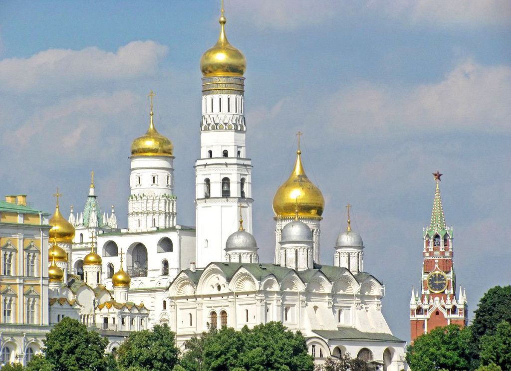 Несмотря на итальянские корни Иван Великий вполне органичен в окружении соборов