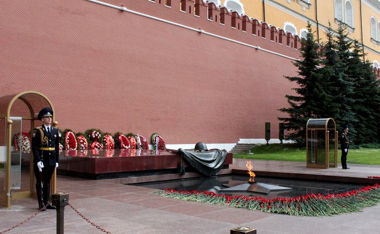 Могила Неизвестного солдата является Общенациональным Мемориалом