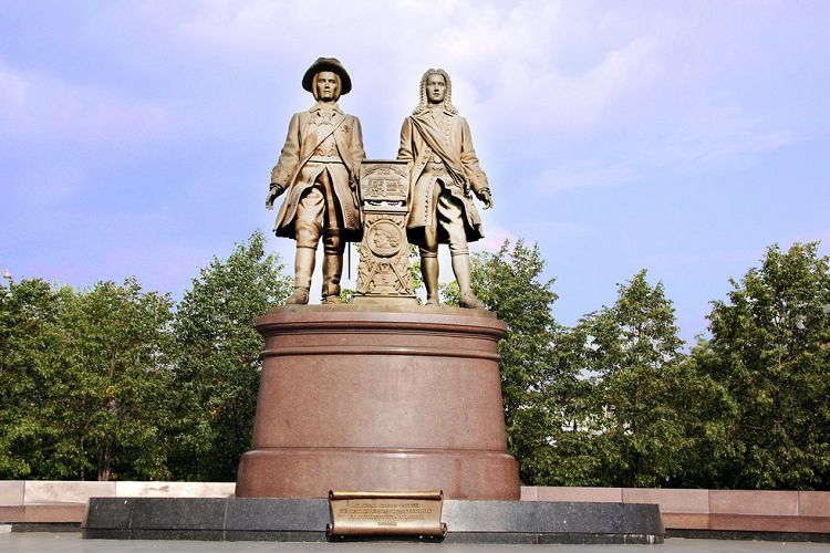 Памятник Татищеву и Де Геннину