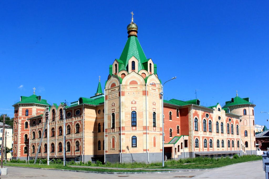 От Елизаветинской часовни движение продолжается по Воскресенской набережной