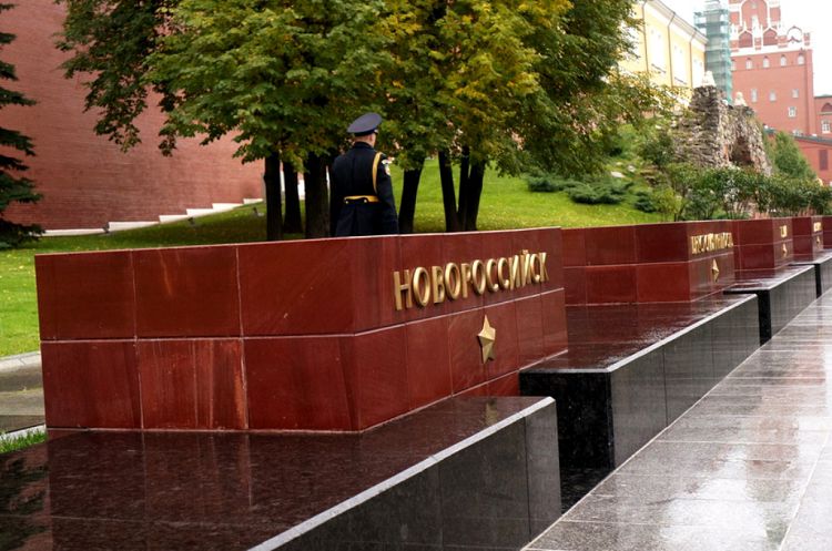 На аллее городов героев упомянуты самые мужественные города России
