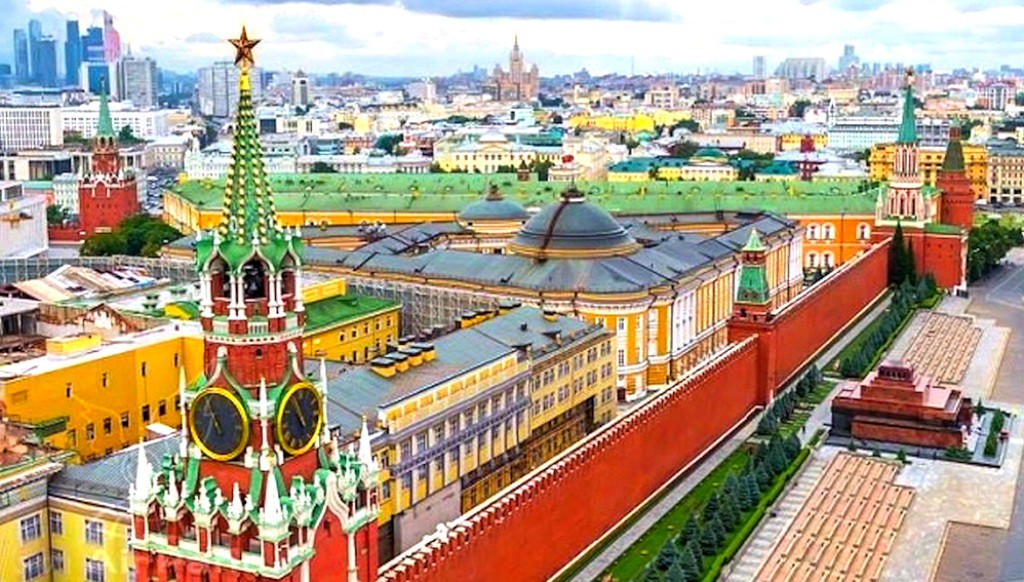 Москва - сердце России, а Кремль - сердце Москвы