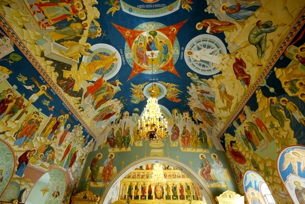 Интерьер Троицкого храма был богат и красив