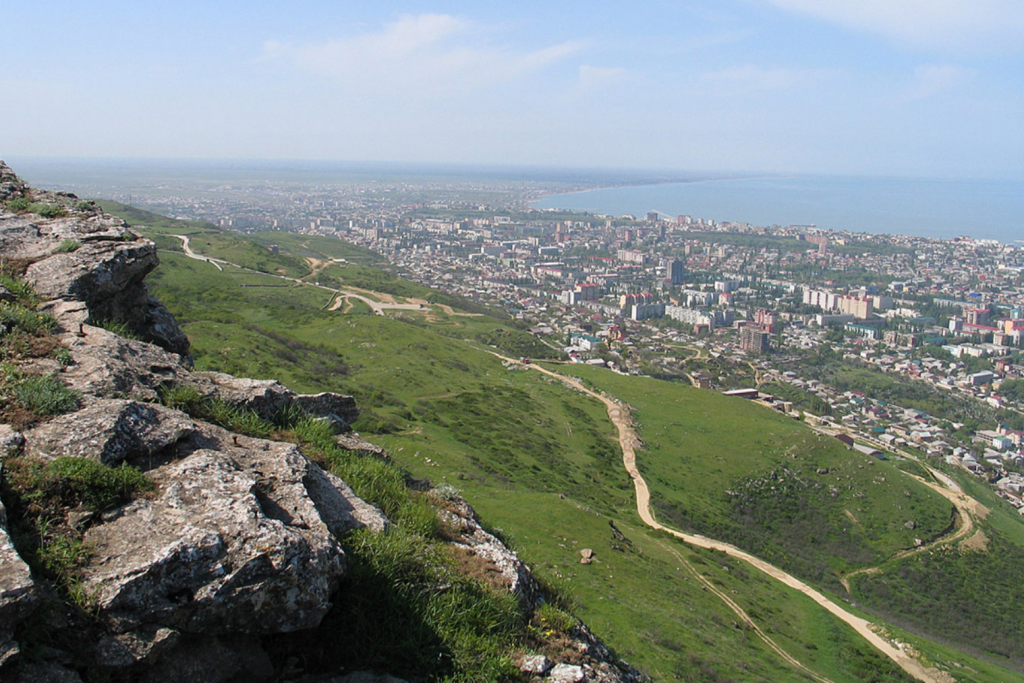 Вид с горы Тарки-Тау