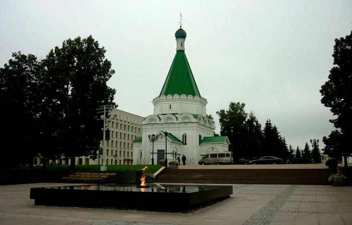 Вечный огонь около Собора Архангела Михаила