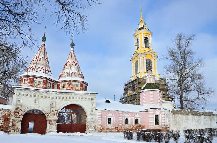 Ризоположенский женский монастырь в февральские морозы