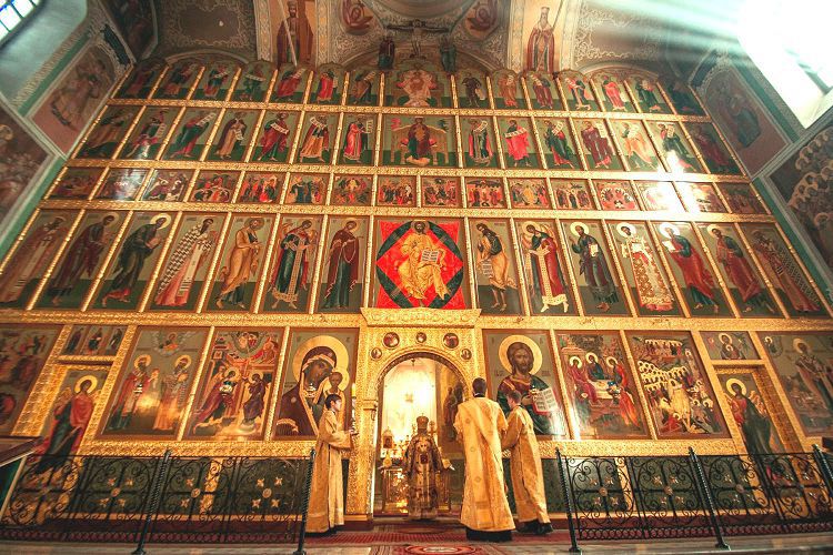 Иконы храмового иконостаса относятся к 14-17 столетьям