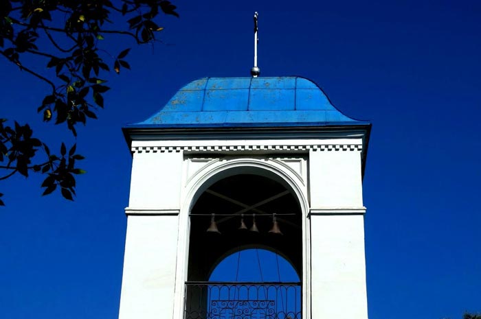 Восстановленная колокольня Введенского храма