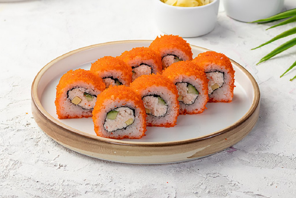 Яркий ролл Калифорния не только вкусный, но еще и фотогеничный. Поэтому отлично будет смотреться на снимках для соцсетей