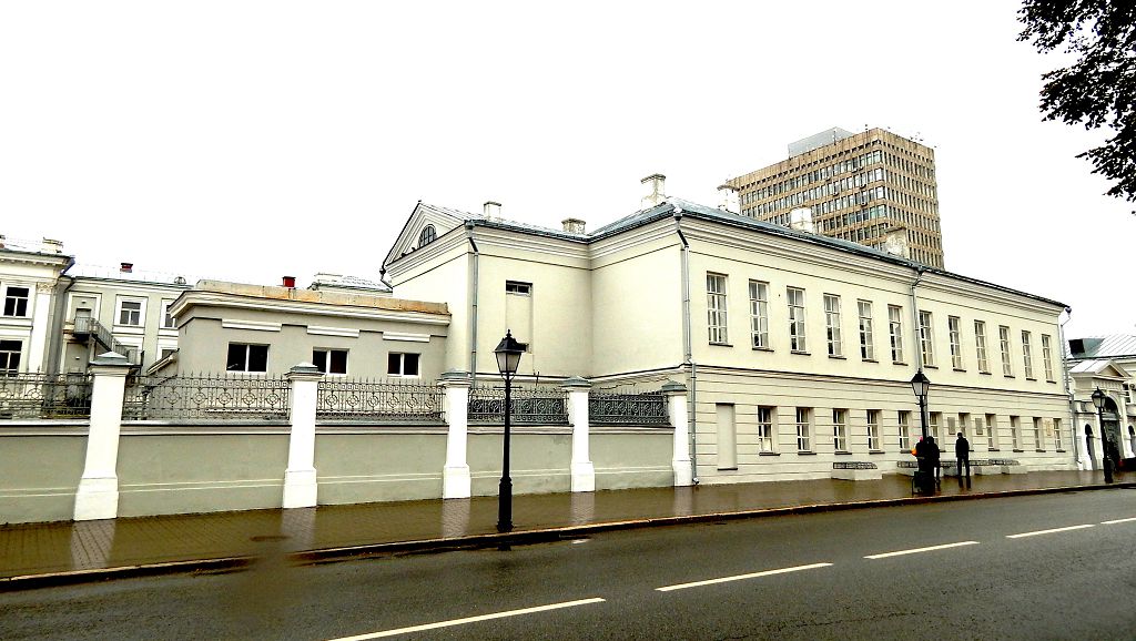 К университетскому комплексу относится и бывший Дом ректора