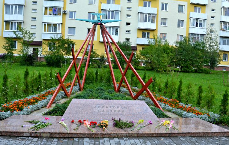Памятник авиационным строителям